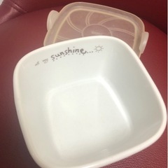 ワンちゃんの入れ物　蓋付き　陶器製　耐熱の画像