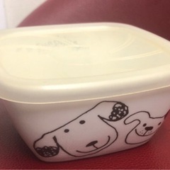 ワンちゃんの入れ物　蓋付き　陶器製　耐熱