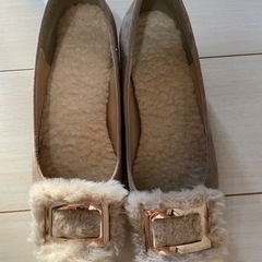 低ヒールパンプス