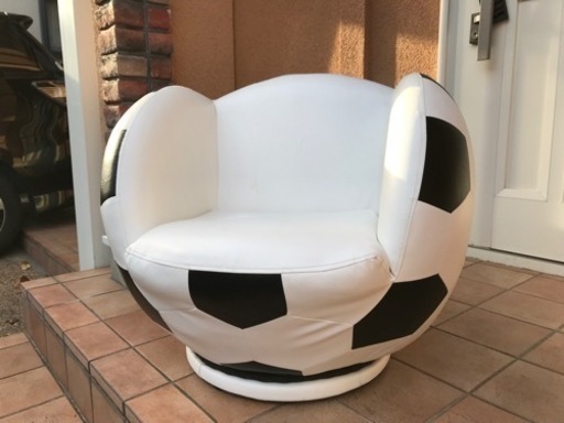 サッカーボール型の椅子