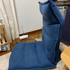 座ったままリクライニングできる倒れにくい座椅子 ブルー　カインズホームの画像