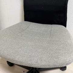 仕事用椅子の画像