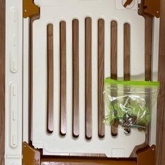 ベビーゲート　薄茶色　シリコン割れ部分あり