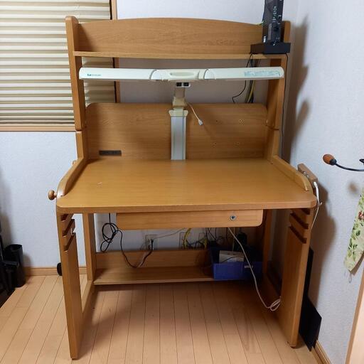 コイズミ　学習机　2月9日まで