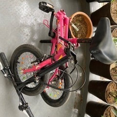 折り畳み自転車の画像