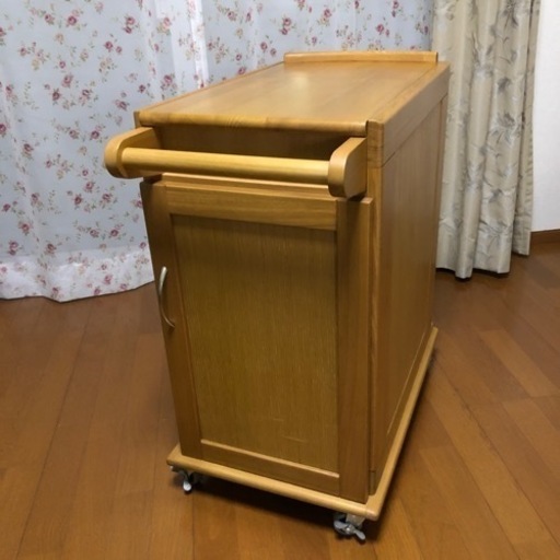 2月いっぱいまで！木製キッチンワゴン