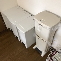 【出品番号0008】　分別ゴミ箱５個セット　500円