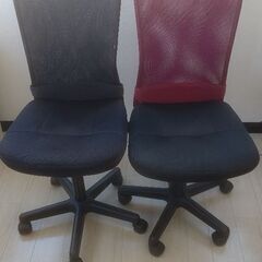 オフィス椅子黒×9脚、赤×4脚
