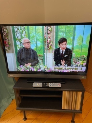 32型TOSHIBA REGZA ハイビジョン液晶テレビ　2016年製32V30 テレビ台も一緒に