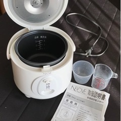 無料¥0円、3合炊き小型シンプル炊飯器の画像