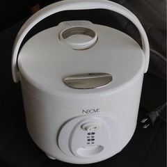 無料¥0円、3合炊き小型シンプル炊飯器の画像