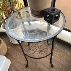 【0円】IKEA ガラステーブル　円形の画像