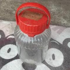 梅酒の 容器ですあげます