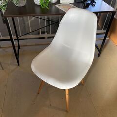 宇都宮でオシャレな家具を探すなら『オトワリバース！』シェルチェア イームズチェア リプロダクト 椅子 ホワイト 中古品 2の画像