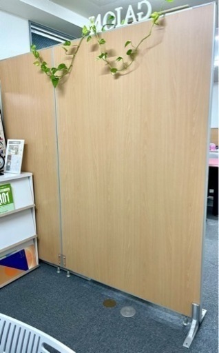 パーテーション 間仕切り オフィス 、テーブル