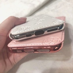 新品未使用　Marcydorn　ランダムフラワー手帳型iPhone11ProMaxケース　ホワイトの画像