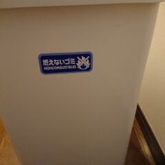 分別ゴミ箱 の画像