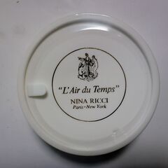 NINA RICCI ニナリッチパフュームダスティングボディーパウダー（未使用品）の画像