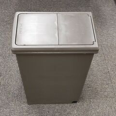 ゴミ箱　42×27×60㎝　の画像
