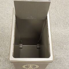 ゴミ箱　42×27×60㎝　の画像