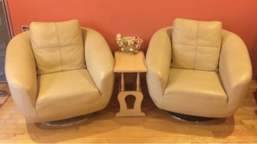 アイボリー本革のゆったり1人掛けソファー　2脚