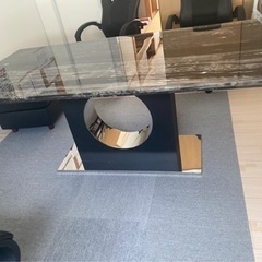 大理石のテーブル