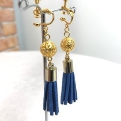 新品未使用✨ハンドメイド✨青のタッセル×ゴールドの可愛いイヤリング