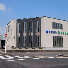 自動車鈑金・整備士 ※未経験OK! 若い男性女性活躍中！車好きのあなた！好きを仕事にしませんか？の画像