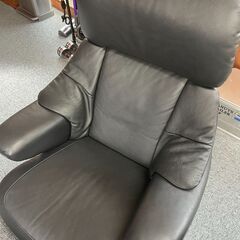 Stressless（ストレスレス）リクライニングチェアとオットマン