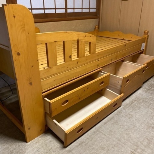 便利なベッド下収納付木製シングルベッド