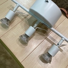 シーリングライト  スポットライト　IKEA 間接照明　の画像