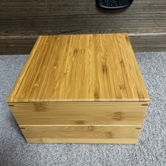 重箱二段　受け渡しは平日午後希望です。