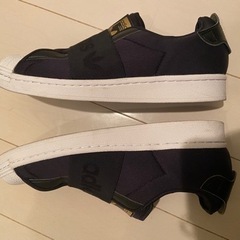 adidas 黒の画像