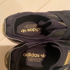 adidas 黒の画像