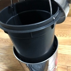 ワンピースペダル式ゴミ箱の画像