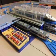ガチャっとアクションステーション＆大きなドームステーション　プラレールの画像