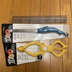 ナイフとトングの画像