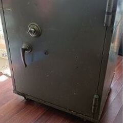 古い金庫（メーカー不明）あげます