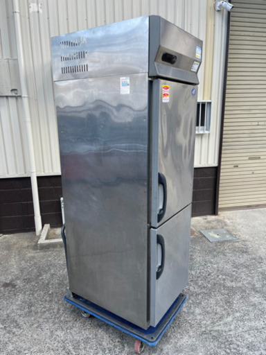 サンヨー/SANYO　業務用　縦型２面冷蔵庫　５４６L　店舗　飲食店　厨房　SRR-F681A