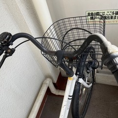 【中古】自転車　27インチ　6段階ギア　白の画像