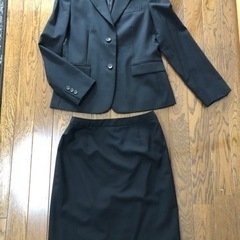 リクルートスーツ　11号　黒　クリーニング済み