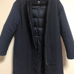 ユニクロ♪美品 大人気の紺色ハイブリッドダウンコートの画像