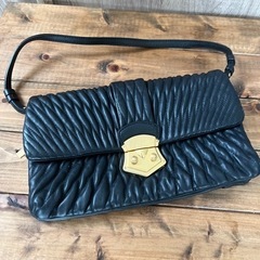 【ニナリッチ】使いやすいブラック！