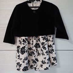 ワンピースとジャケットの画像
