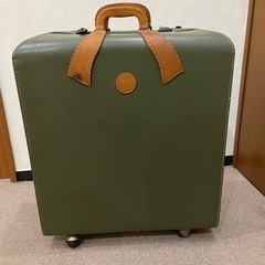 ハンティングワールド　スーツケース　鍵壊れています