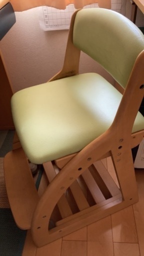 決まりました　コイズミ　学習椅子