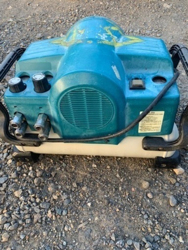 コンプレッサー　makita 