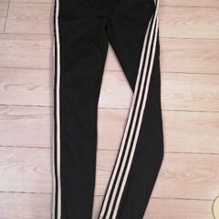 Adidasオリジナルのジャージ