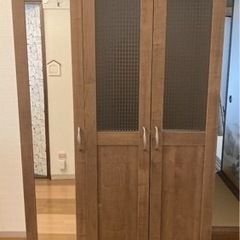 レトロガラスの鏡付きタンス