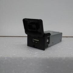 ダイハツ トヨタ 純正 タフト ロッキー ライズUSBチャージャー ソケット②の画像